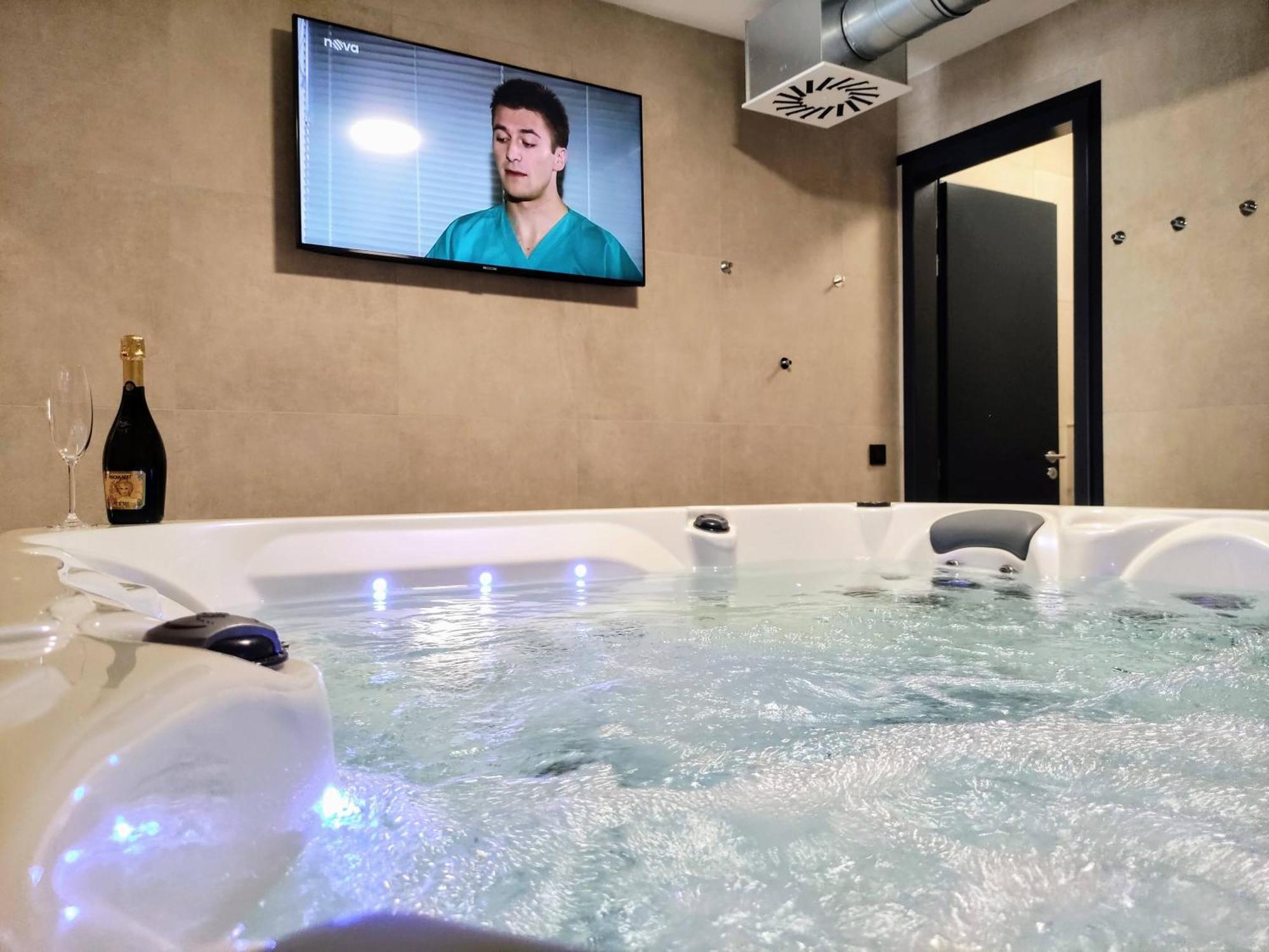 Grand Spa Harrachov - Wellness Luxusni Apartman S Velkou Virivkou, Saunou, Kuchyni A Venkovnim Posezenim V Centru Harrachova Zimmer foto